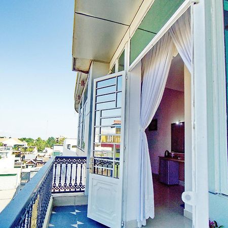 Hotel Hai Chau Чау Док Екстериор снимка